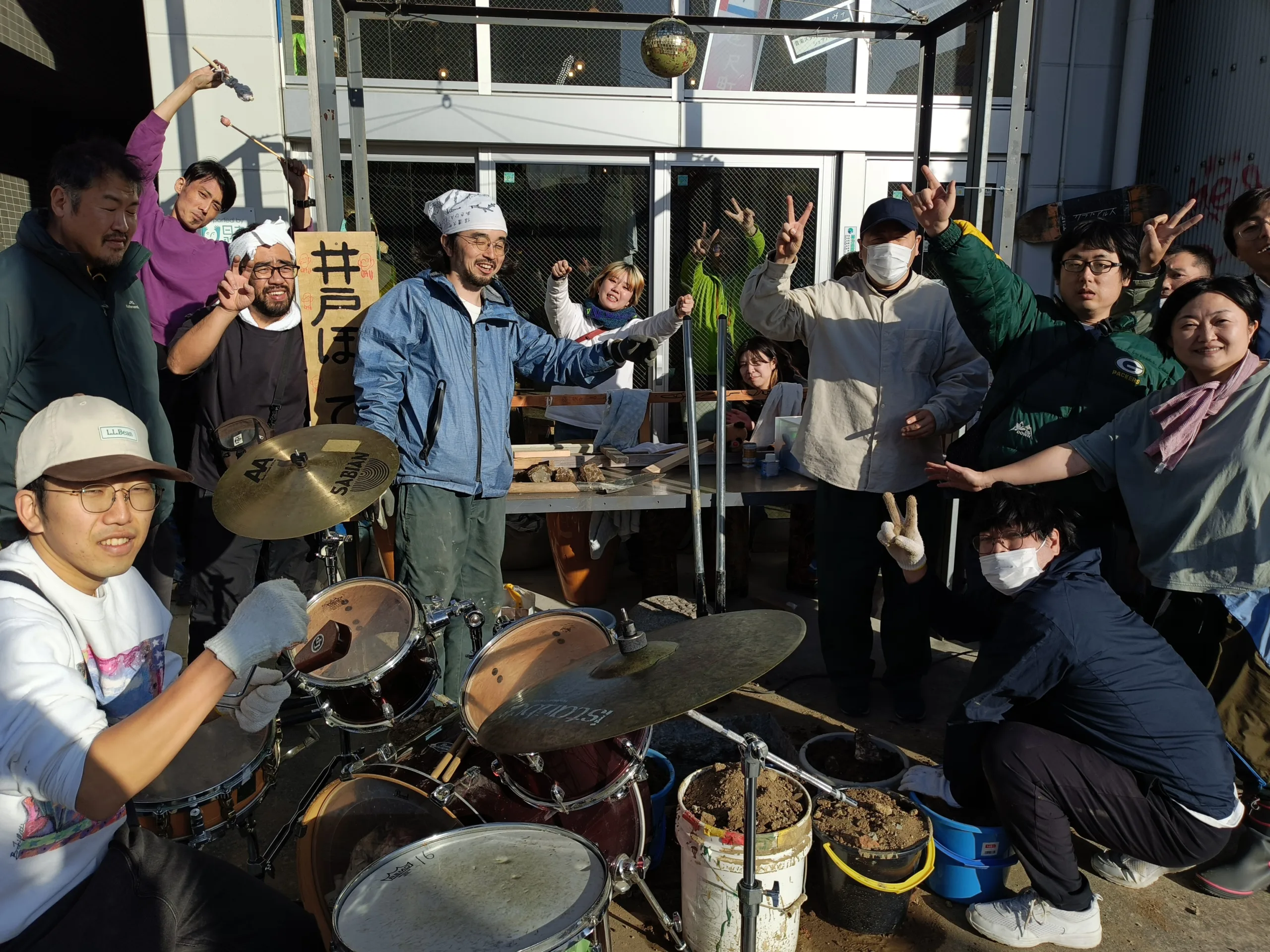 井戸掘り大会はだんだん祭りになる